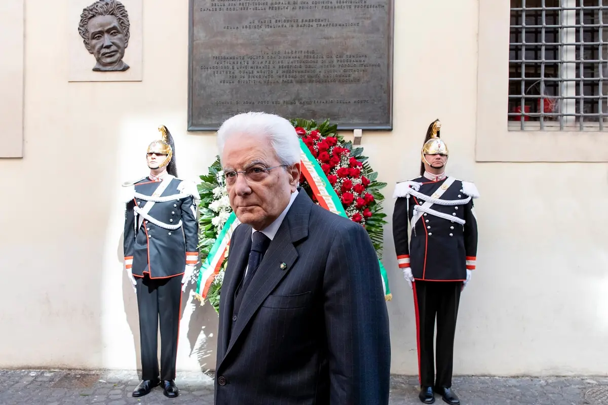 Il Presidente della Repubblica Sergio Mattarella in occasione della deposizione di una corona di fiori sotto la lapide dell\\u2019On. Aldo Moro