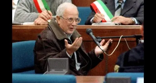 Non importa se è vecchio, malato e senza \"potere\": Raffaele Cutolo resta in carcere