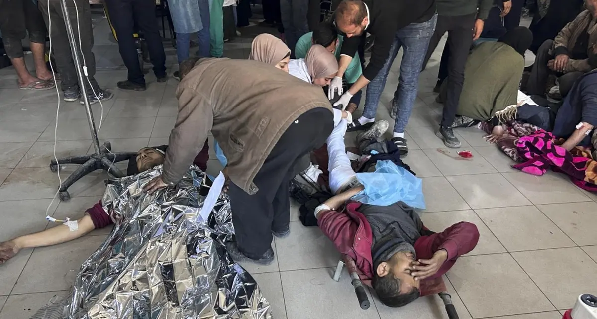 Spari sui palestinesi in fila per gli aiuti, almeno 100 morti. Meloni: “Sgomento”