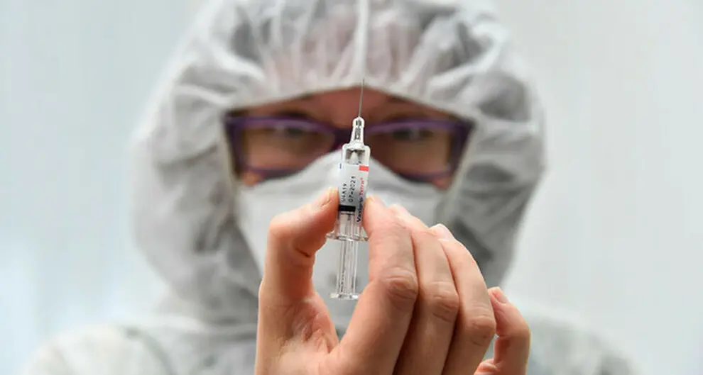 L'euroburocrazia frena il vaccino. Pressioni di Italia e Germania sull'Ema