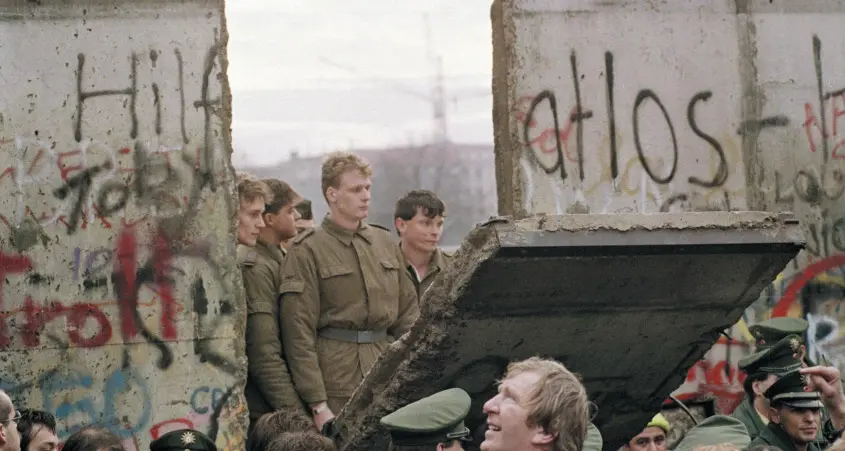 Il crollo del muro, quel giorno in cui la Guerra fredda fu archiviata a colpi di piccone