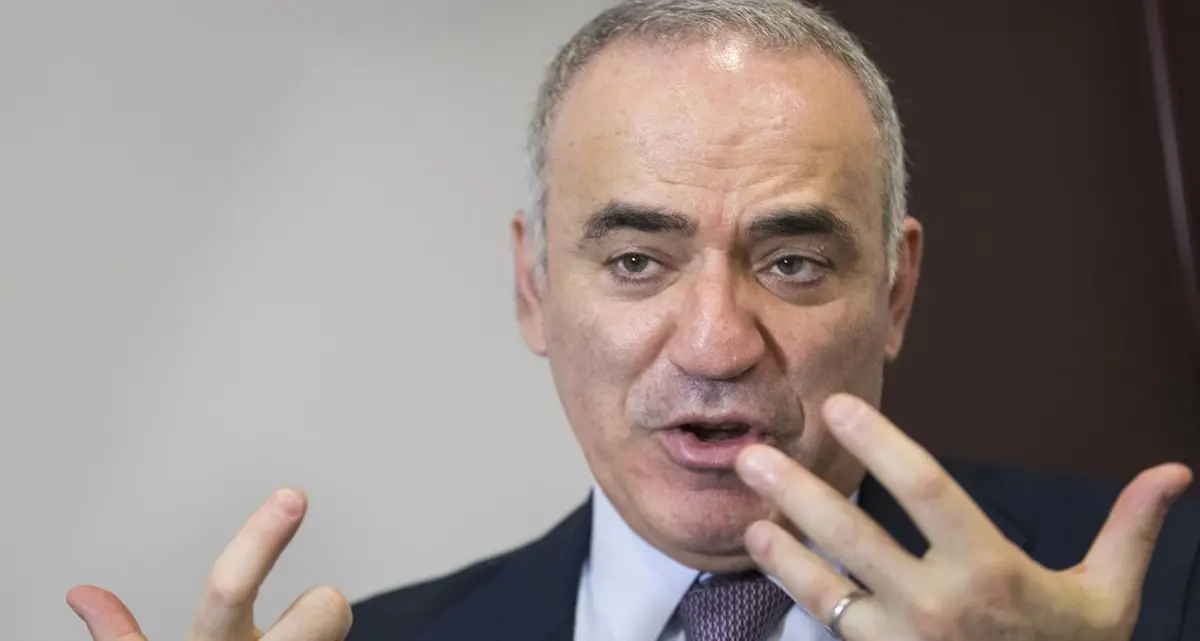Per la Russia di Putin, il campione di scacchi Kasparov «ha finanziato una cellula terroristica»