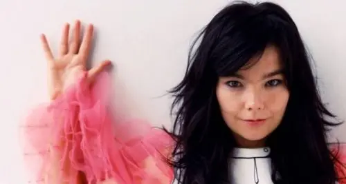 Björk canta e incanta Roma...
