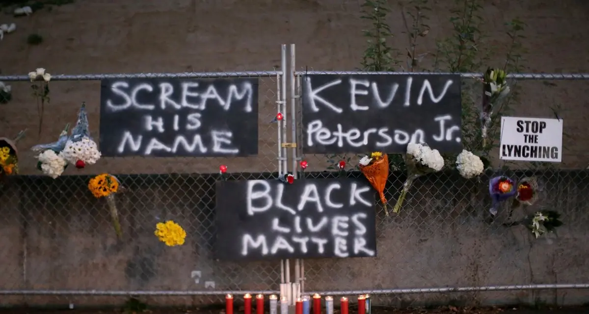 La polizia Usa spara e uccide un 21enne afroamericano. Rivolta a Washington