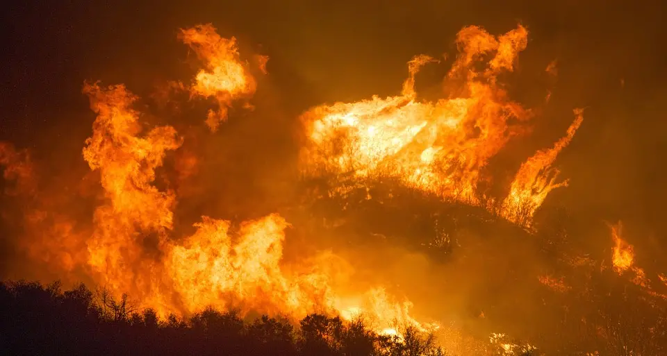 Il circolo polare brucia, 100 incendi da giugno