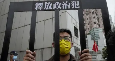 La Cina \"divora\" l'opposizione: maxi retata a Hong Kong tra gli attivisti pro democrazia