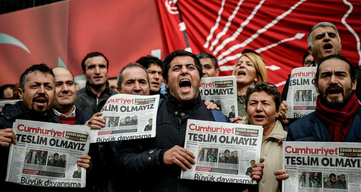 La furia di Erdogan contro i diritti: arrestati ottanta avvocati