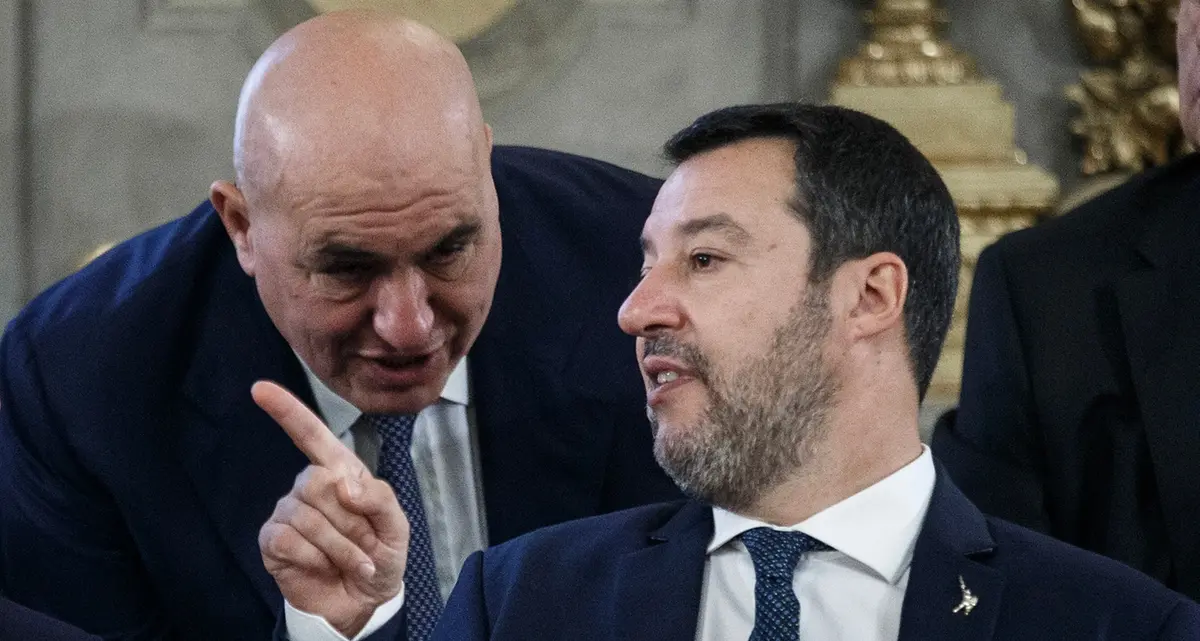 Il braccio di ferro Crosetto-Salvini per il controllo del mare...