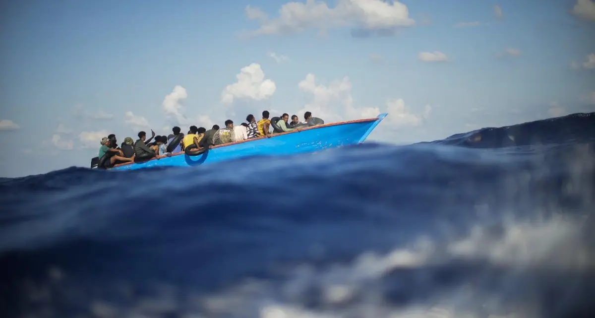 Migranti, evitata una nuova strage: affonda barca a Lampedusa. Tutti salvi