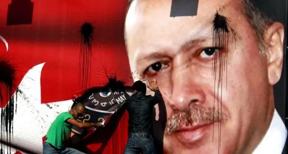 Erdogan prepara l'amnistia. Ma avvocati, giornalisti e oppositori restano in cella