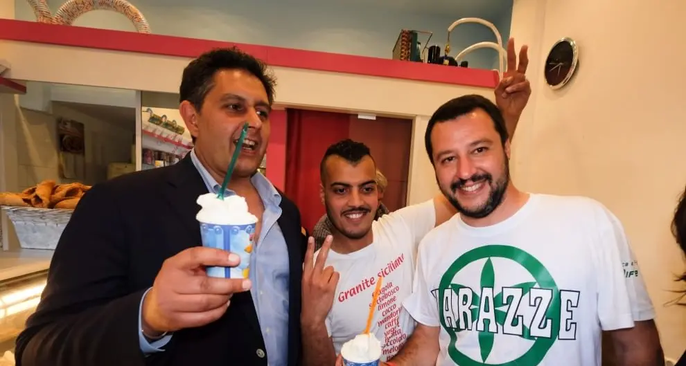 «Sei razzista, non ti servo» : la gelataia gela Salvini...