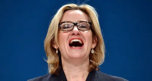 Migranti deportati, si dimette la ministra degli interni di Theresa May