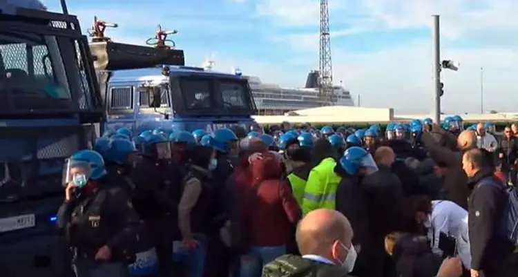 No green pass, porto di Trieste: varco 4 liberato dalla polizia