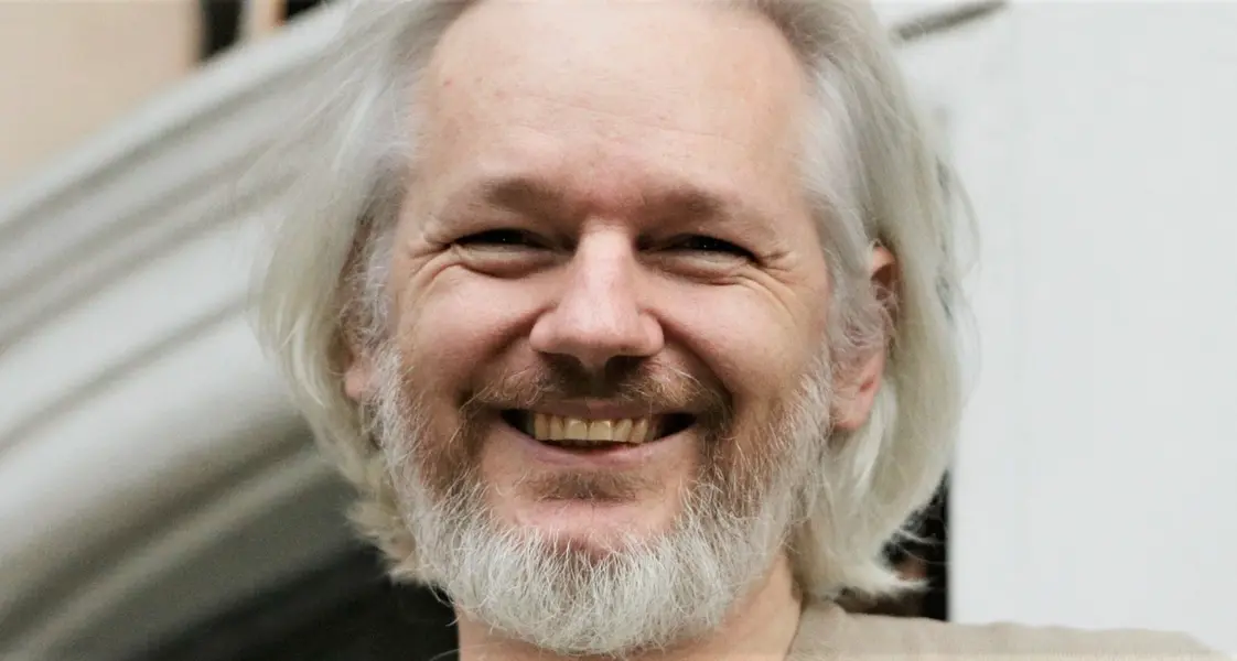Ma per chi Lavora Julian Assange?