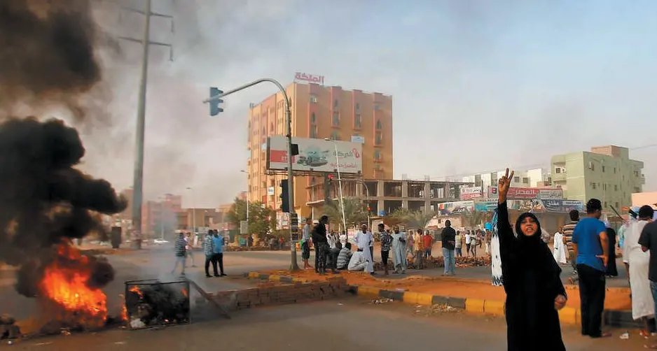 Sudan rosso sangue: cento dimostranti uccisi