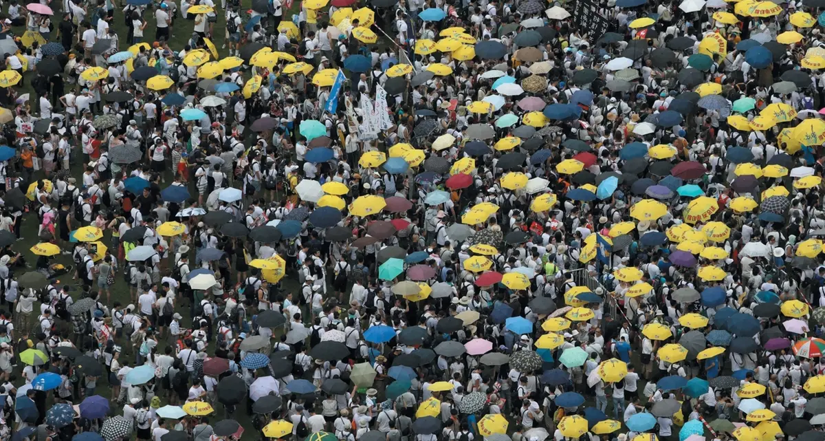 Hong Kong, marea umana contro le ingerenze cinesi