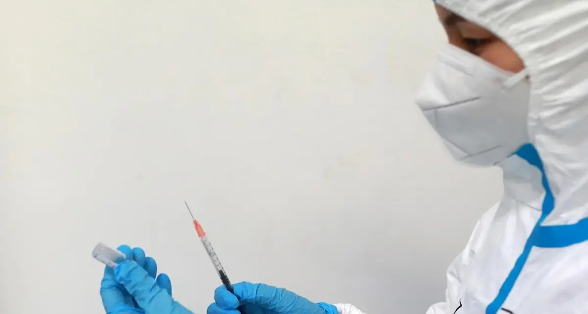 Nessun pericolo no-vax: il “Paese reale” è già in fila per la terza dose
