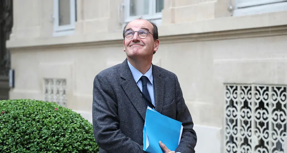 Macron licenzia Philippe: l'uomo del Covid è il nuovo premier
