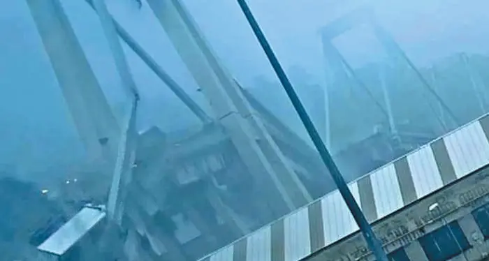 Ponte Morandi, diffuso il video inedito del crollo