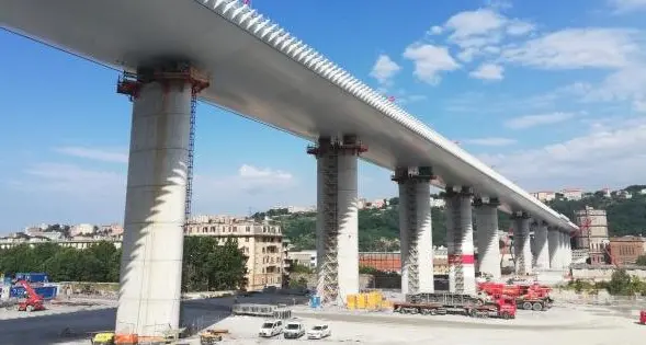 Il ponte Morandi sarà gestito da Autostrade. Bufera nei 5Stelle