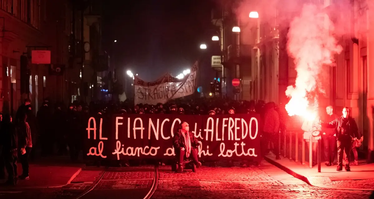 Corteo pro Cospito a Torino, negozi devastati e violenze: misure cautelari per diversi anarco-insurrezionalisti