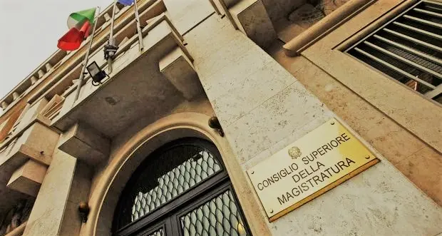 Procure nel caos, 67 magistrati scrivono a Mattarella: «Al Csm ci vuole il sorteggio»