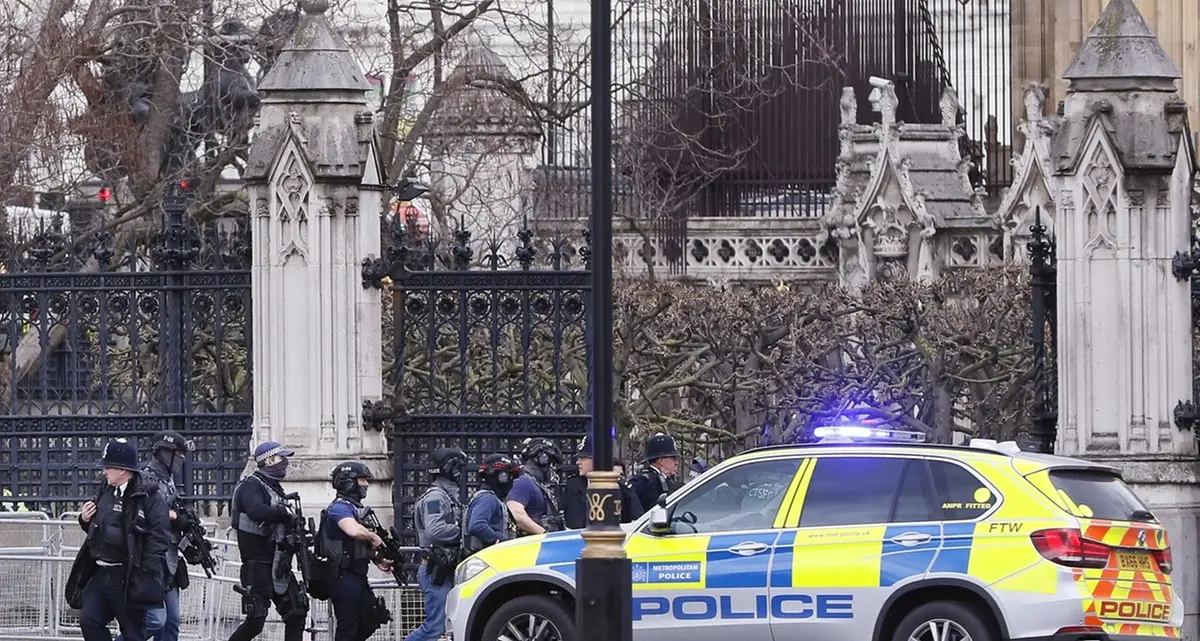 Attentato di Londra, il terrorista è un britannico già noto agli 007