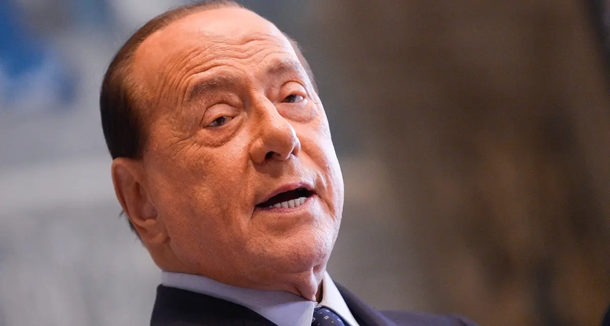 Berlusconi ricoverato per precauzione. Il Cav: «Supererò anche questa»