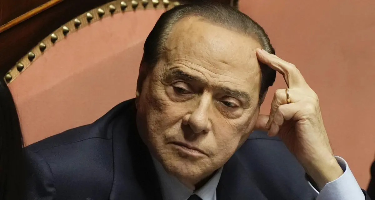 Berlusconi in terapia intensiva. “È stabile, Silvio è una roccia”