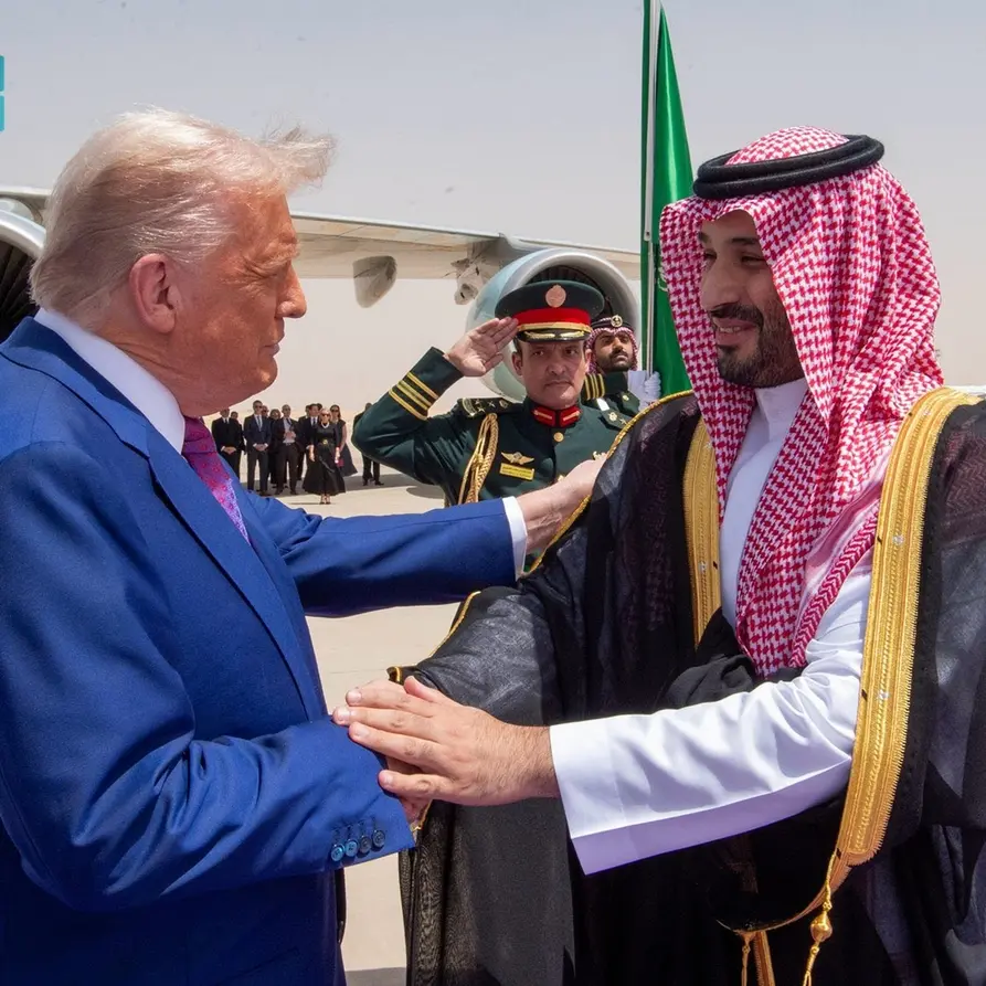 Trump vola in Arabia Saudita: sul tavolo i colloqui su Gaza, il piano di aiuti e la crisi ucraina