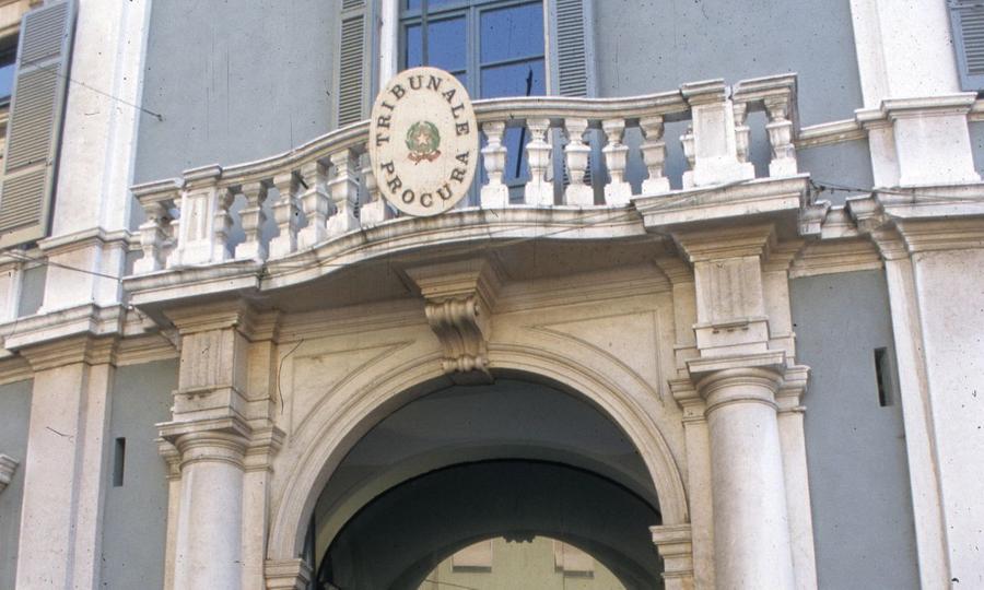 Delitto Garlasco, i pm di Brescia: «Sempio sapeva già le domande dell’interrogatorio». Lovati contesta i “pizzini”