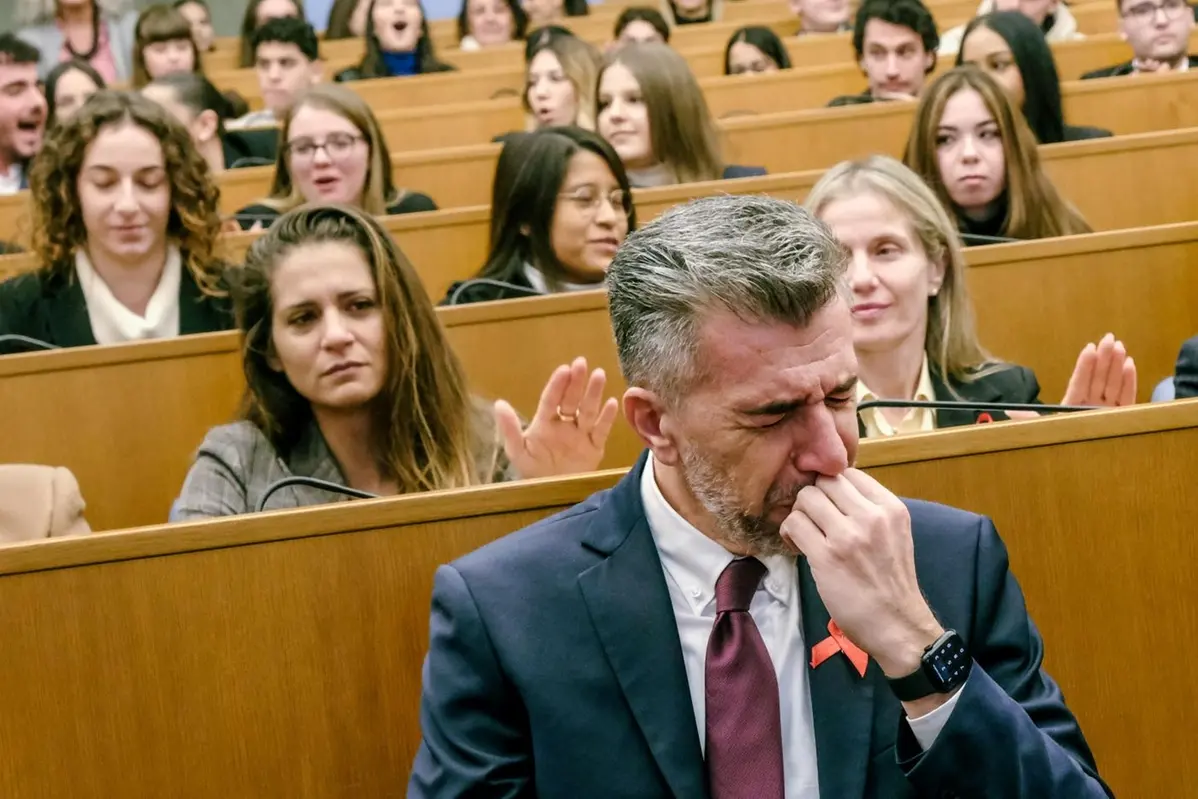 Gino Cecchettin, padre di Giulia Cecchettin e presidente fondazione \\\\\"Giulia Cecchettin\\\\\", durante il minuto di rumore in memoria di Giulia Cecchettin e di tutte le vittime di femminicidio