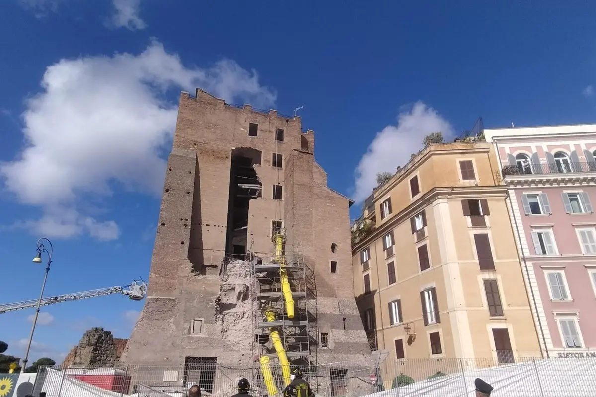 CROLLO TORRE DEI CONTI SOCCORSO SOCCORSI VIGILI DEL FUOCO , IMAGOECONOMICA