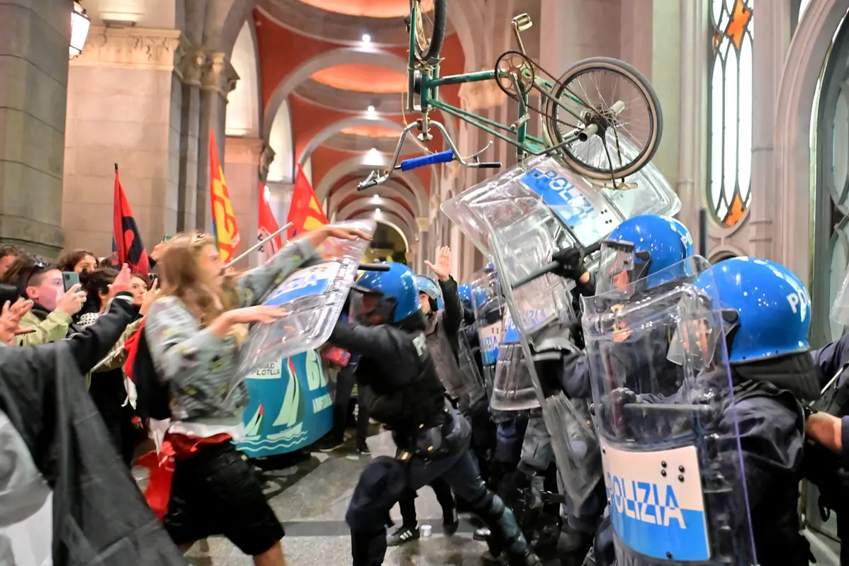 Torino, manifestazione Blocchiamo Tutto in solidariet\\u00E0 alla Global Sumud Flotilla , LAPRESSE