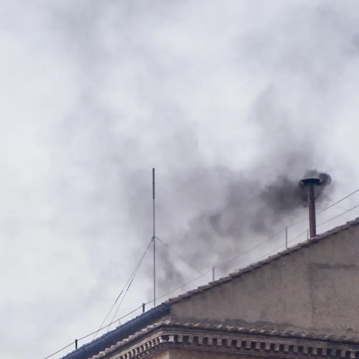 Conclave, la seconda fumata è ancora nera. Oggi altre due votazioni