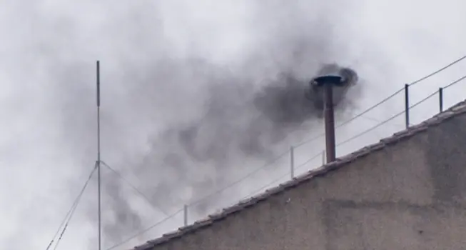 Conclave, la seconda fumata è ancora nera. Oggi altre due votazioni