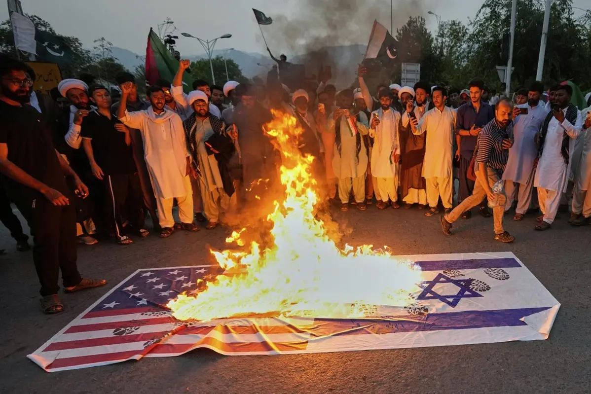 Manifestazione contro gli attacchi israeliani all\\'Iran a Islamabad in Pakistan , APN