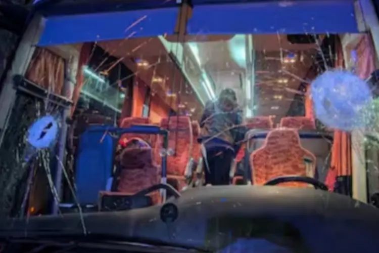 Il pullman distrutto dei tifosi del Pistoia Basket