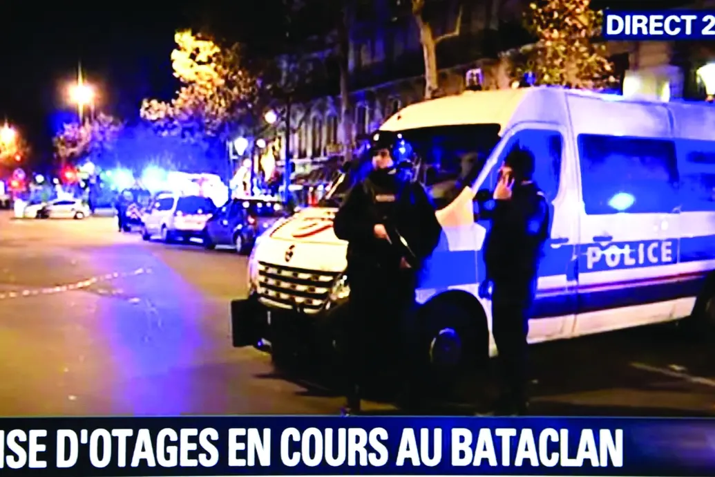 \\u00A9PHOTOPQR/L\\'EST REPUBLICAIN ; ATTENTAT - ATTAQUE TERROTISTE - SALLE DE SPECTACLE LE BATACLAN - CONCERT - PRISE D\\'OTAGES. Nancy 13 novembre 2015. Des policiers \\u00E0 proximit\\u00E9 de la salle de concert Le Bataclan. CAPTURE D\\'ECRAN Alexandre MARCHI Paris: shootings and explosions at restaurant, concert hall and Stade de France. , PHOTOPQR/L\\'EST REPUBLICAIN