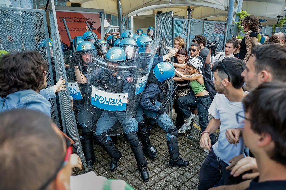Scontri tra polizia e manifestanti , LAPRESSE