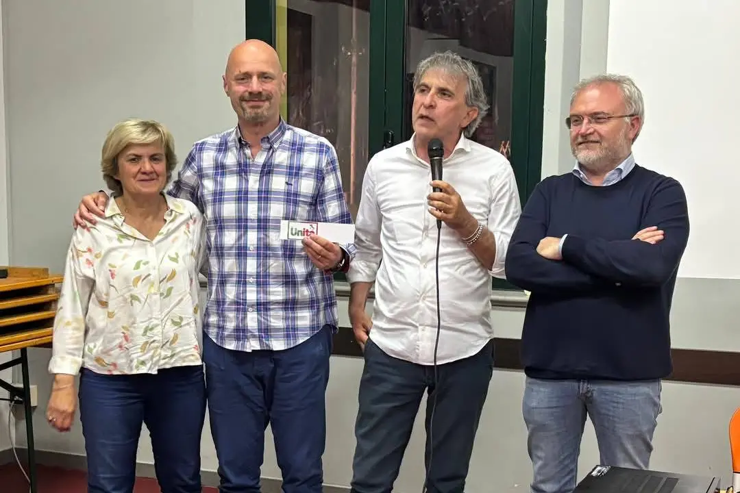 Da sinistra: la vicesindaca di Bibbiano Paola Delfina Tognoni, Andrea Carletti, il segretario locale Daniele Caminati e quello provinciale Massimo Gazza