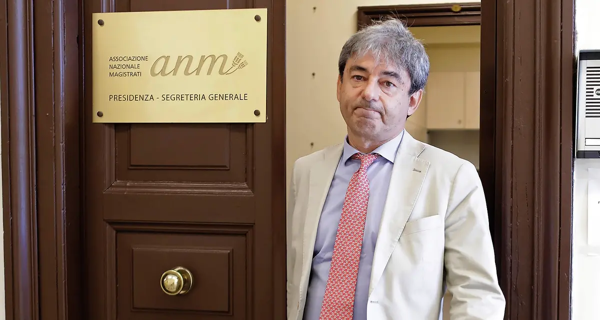Scendono in campo ma no, non è il Cav: questa è l’Anm, l’Associazione magistrati