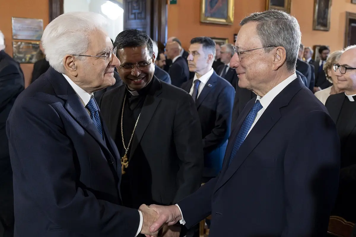 Il Presidente Sergio Mattarella con Mario Draghi, in occasione della cerimonia per il 175\\u00B0 anniversario della rivista \"La Civilt\\u00E0 Cattolica\", , UFFICIO STAMPA