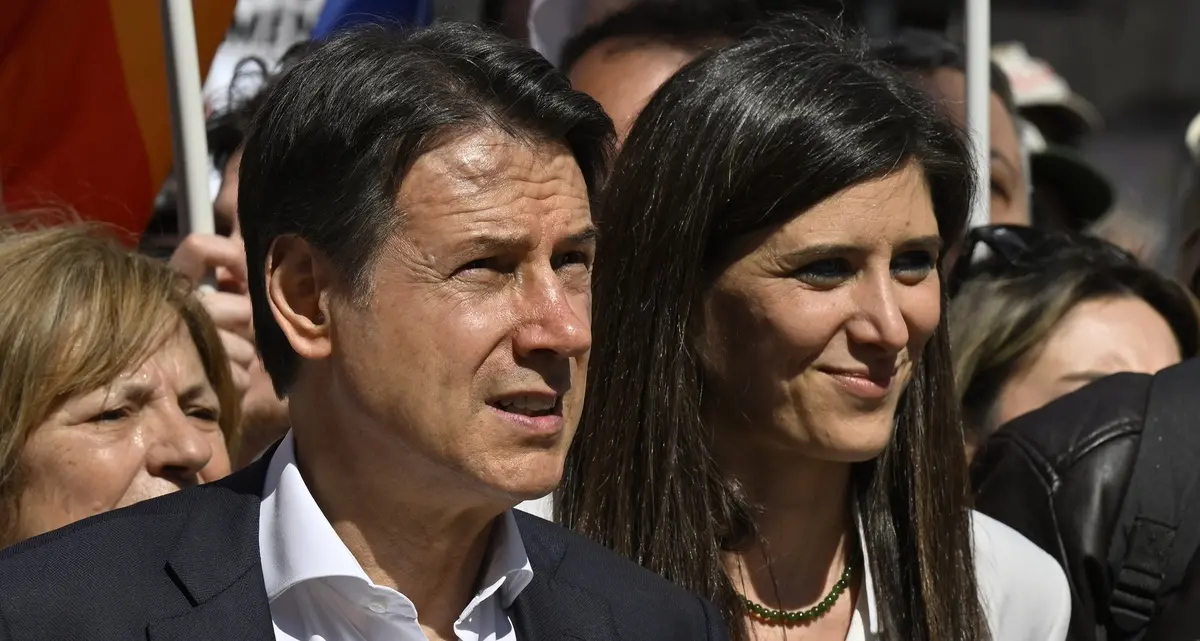 Contrordine “compagni”: Conte accontenta Appendino e riporta il M5S al centro