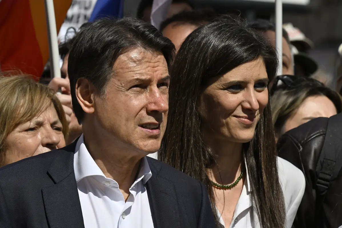 GIUSEPPE CONTE POLITICO E CHIARA APPENDINO POLITICO , IMAGOECONOMICA