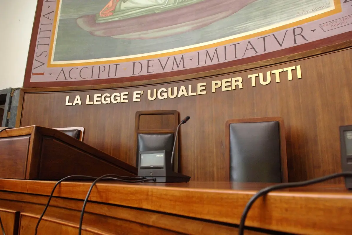 PALAZZO DI GIUSTIZIA TRIBUNALE MILANO AULA LA LEGGE E\\'UGUALE PER TUTTI