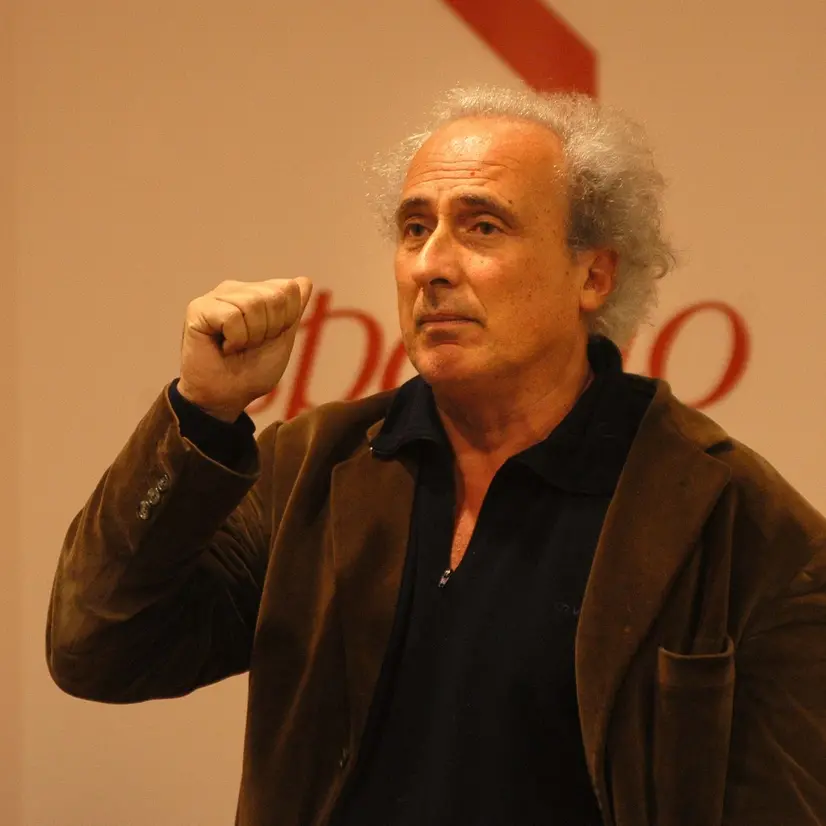 È morto Stefano Benni: addio al “Lupo” della letteratura, autore di Bar Sport e voce visionaria della cultura contemporanea