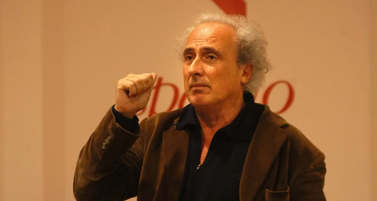 È morto Stefano Benni: addio al “Lupo” della letteratura, autore di Bar Sport e voce visionaria della cultura contemporanea