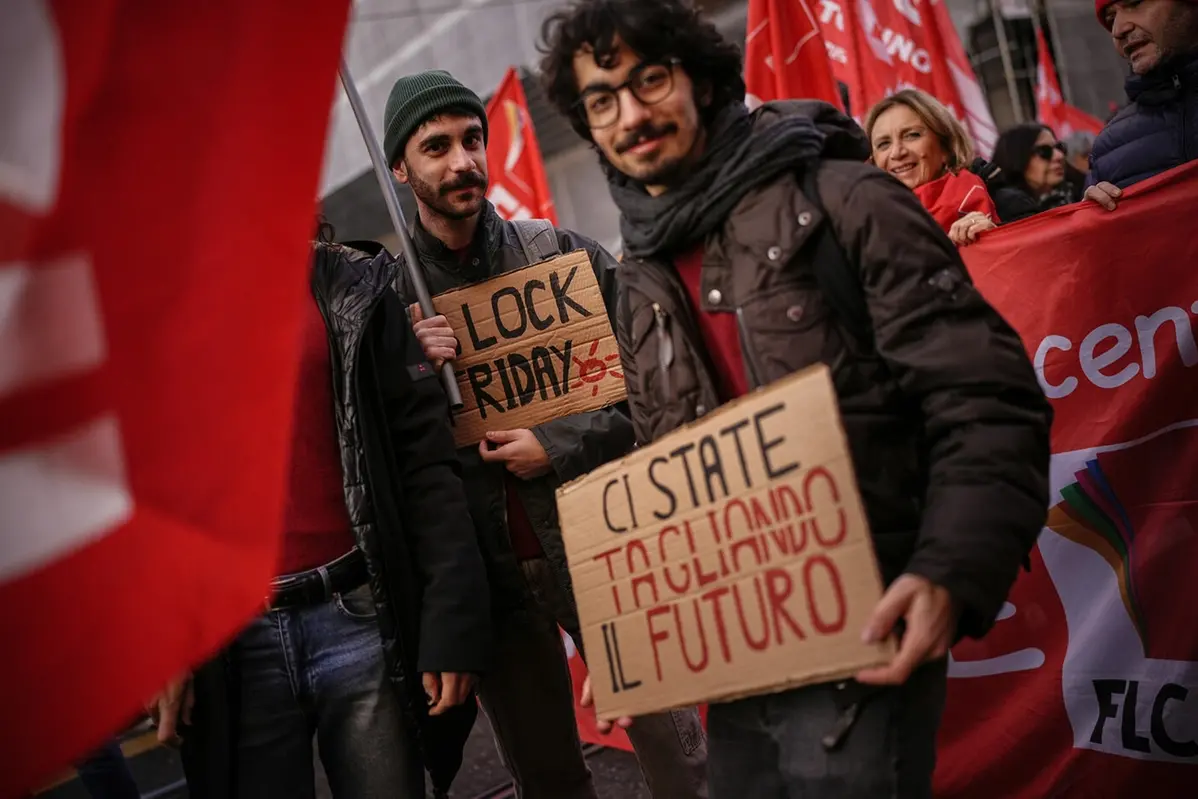 Sciopero generale, manifestazione regionale organizzata da Cgil e Uil Piemonte. - Torino, Venerdì 29 Novembre 2024 (Foto Marco Alpozzi/Lapresse) General strike, regional demonstration called by the Piedmont CGIL and UIL - Torino, Friday, Nov. 28, 2024 (Photo Marco Alpozzi/Lapresse)