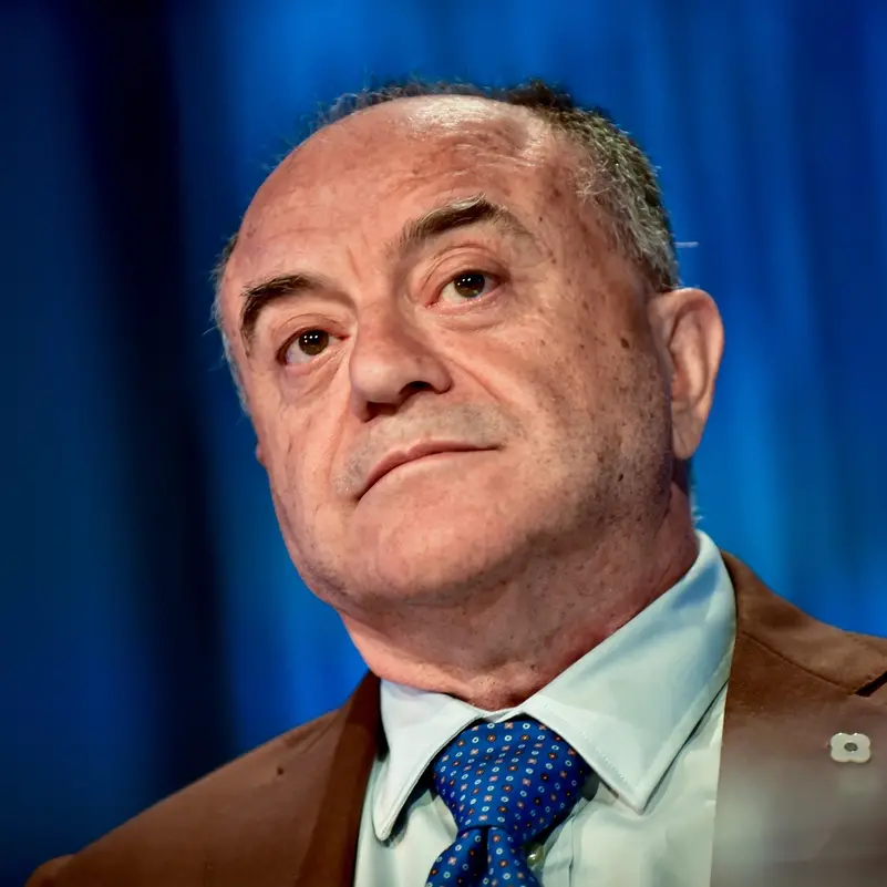 Gratteri va in tv da presentatore: è la metamorfosi finale del processo mediatico